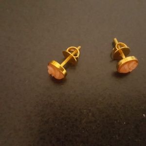 Beautiful Coral Flower 18 - 20 Karat Gold earrings